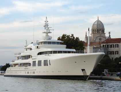 the world is not enough yacht. The price of the yachts of