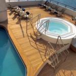 Turama yacht jacuzzi