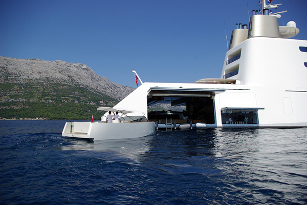 superyacht-a-side-entry