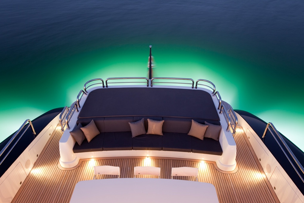 Quantum-super-yacht-illuminated-deck