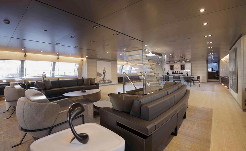 sybaris-superyacht-spacious-saloon