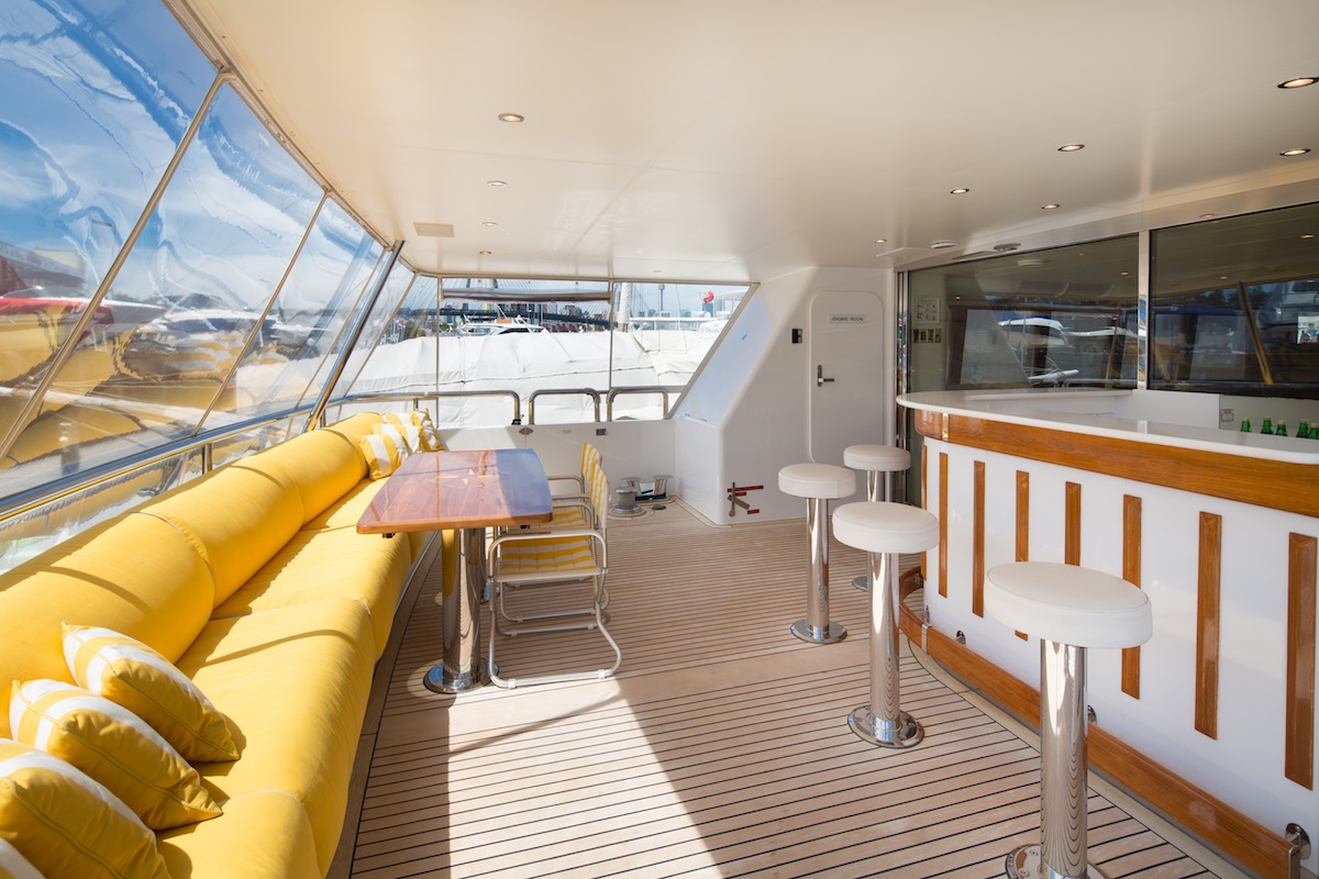 luxury-boat-hire-on-oscar-ii-22